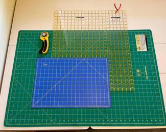 88 OmnigridMatOLFARotaryCutter2OmnigridRulersDriftzMat