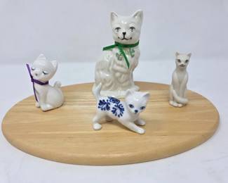 156 BelleekClassicQuizzicalCatFigurine3SmallCatFigurines