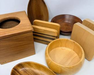 178 VariousWoodSpeciesCollectionofDishesPaperHolders