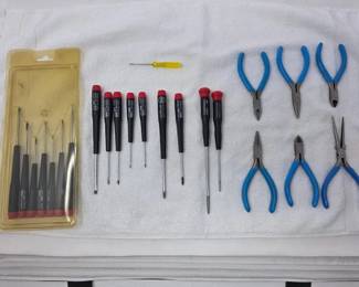 151 WihaMicroScrewdriversChannelLockPlierCutterSet