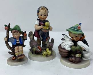 18 MIGoebelHummelsPlaymatesAppleTreeBoyFeedingTime