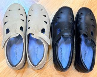 35 2PairWomensSASShoesSize105BlackTan