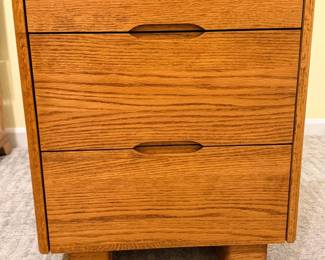72 WilliamsBrothersFurniture3DrawerOakCabinet