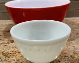 201 VintagePyrex4qtRed15ptWhiteMixingBowls