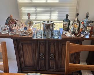 Server w/Fold Out Leaves