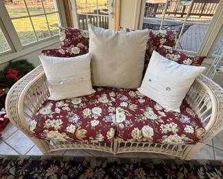 Can Love Seat w/Cushion, Pillows