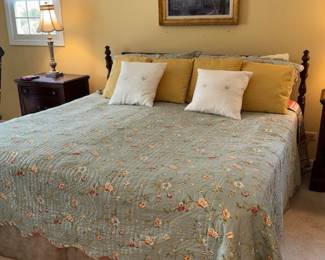King Bed/Hdbd, M/BS, Linens