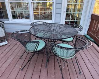Metal Table w/4 Chairs, Cushions