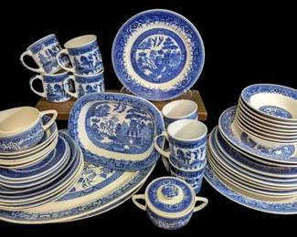 Willow Patterned Dishes From England Japan