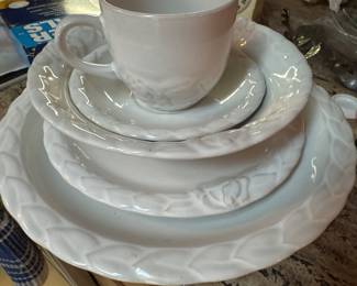 French Country Rose Oyster White by CHRISTIAN DIOR Place setting (1)