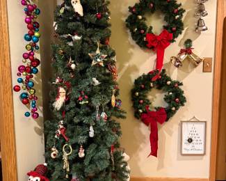 Christmas tree w/ornaments