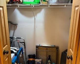 Pet accessories. Hisense 40 pint dehumidifier 