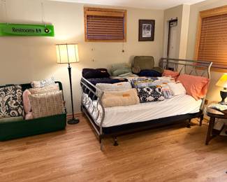 Metal frame double bed 