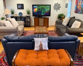 Solid wood Warm Shaker storage bench w/cushion 