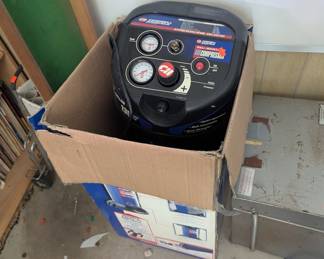 Campbell Hausfeld FP2004 wall-mountable air compressoR