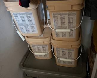 Emergency survival food kits