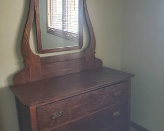 vintage dressere w/mirror