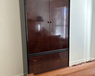 Henredon tall chest/drawers   Three Scene