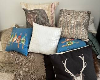 Pillows galore - beautiful- 