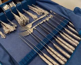 International Silverplate- Pattern Countess, Korea Deep Silver