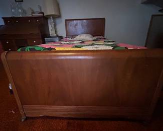 wooden footboard for twin bed, I have 2 matching twin beds