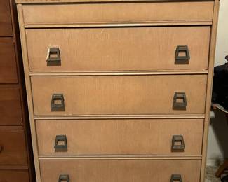 MCM 4-drawer chest from late 1950's to 1960's with "open loop" hardware