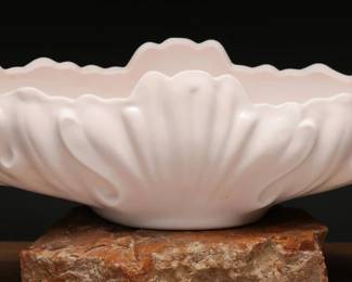 Jeannette Glass Shell Pink Gondola Fruit Bowl