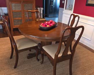 Round Pedestal Dining Table with Four Chairs  Mahogany second image