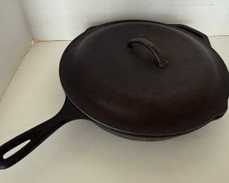 Lodge 10-inch Cast Iron Skillet with Lid