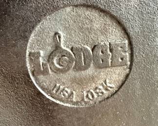 Lodge 10-inch Cast Iron Skillet with Lid