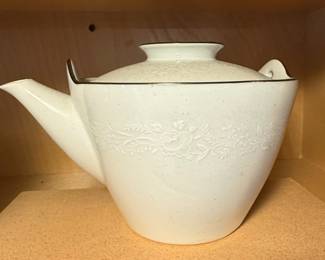 Noritake Reina 6450Q Teapot