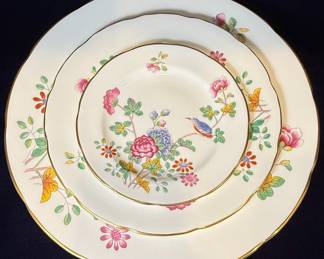 Wedgwood Williamsburg Cuckoo Bone China Dinnerware Set