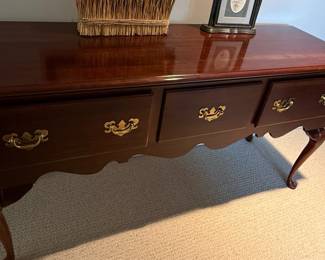 Queen Anne Style Mahogany Sideboard Console Table
