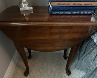 Queen Anne Style Mahogany Drop Leaf Table