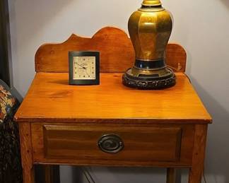 Solid Wood One Drawer Night Srand With Lamp