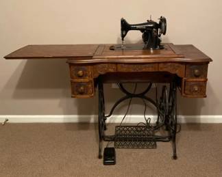 Vintage Singer Spartan Sewing Machine With Ornate Wood Cabinet 