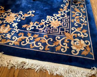 Asian-inspired 100% wool area rug (10 x13)