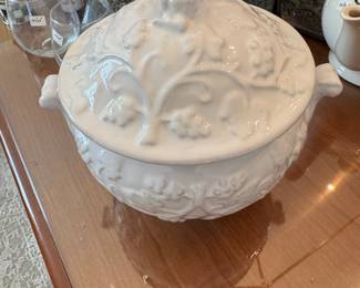 Tureen...no ladle