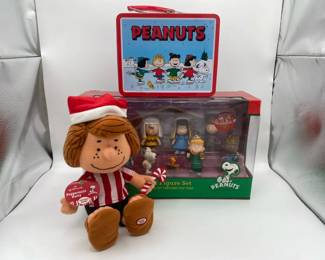Peanuts Christmas Play Minifigure Set with Holiday Lunchbox and Peppermint Patty Plush