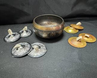 Tibetan Singing Bowl With Finger Symbols