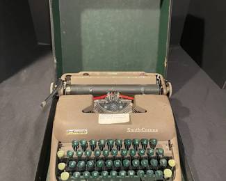 Vintage SmithCorona Manual Typewriter With Case