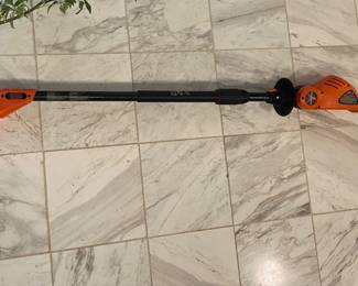 BLACK DECKER Cordless Pole Hedge Trimmer