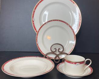 Oscar de la Renta Chateau Rose Fine China Dinnerware 