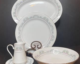 Crown Ming Fine China Windsor Pattern Serving Pieces