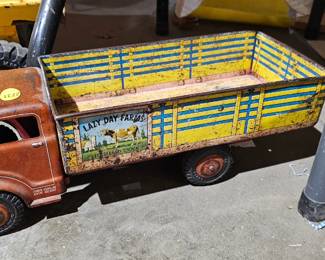 METAL TOY TRUCK VINTAGE