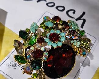 BROOCH