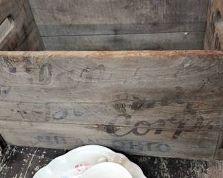 WOODEN CRATE VINTAGE