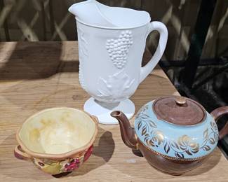 PITCHER/ TEAPOT