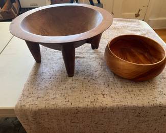 Right is a Kamani wood Hawaiian bowl...On the left is a Tanoa Kava Polynesian large bowl (17")