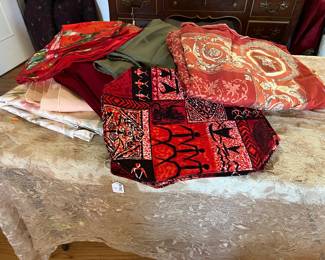 Collection of linens..table clothes..table mats..Beauville French (61"x87") tablecloth